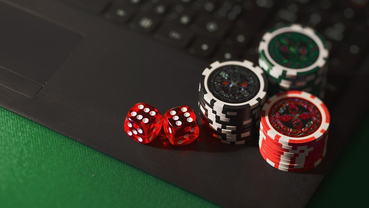 World Poker Tour menambahkan permainan uang nyata dengan konten Jaringan Game Play