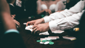 Untuk Cinta atau Uang?  Film Dokumenter Poker