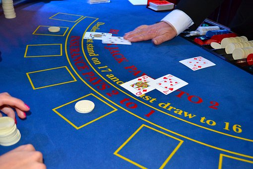 Online Casino Games for Real Money vs. Play Money