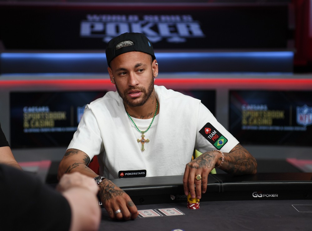 Em recuperação de lesão, Neymar chega à mesa final de torneio de poker online