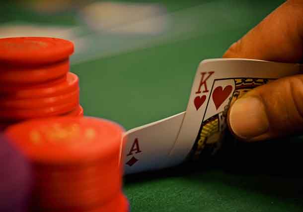 Top Tips for Canadian Poker Players to Dominate the Game